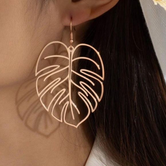 The Glam Boutiques Jewelry - Leaf Design Rose Gold Hollow Out Super Light Weight Fishhook Earrings NWT